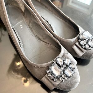 Laura Ashley wedge dress shoes size 8. Grey suede with toe detail accent.